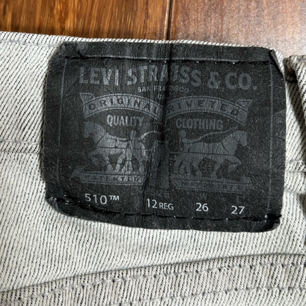 Silver Levi’s Skinny jeans